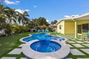 A heated pool - Coconut Cottage: Pool & Spa,1 Block to Beach by Anna Maria Life Vacation Rentals (Holmes Beach)