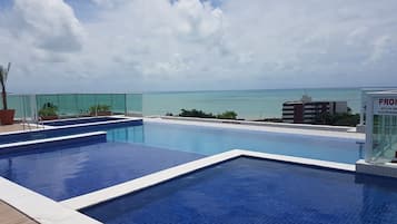 2 piscinas al aire libre