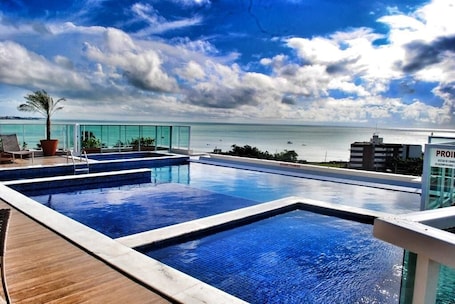 2 piscinas al aire libre