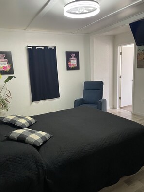 2 bedrooms, in-room safe, iron/ironing board, free WiFi