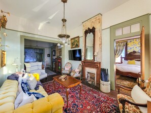 5 bedrooms, desk, iron/ironing board, travel cot