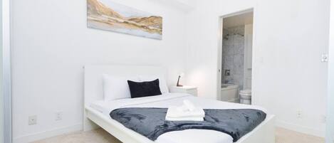 1 habitación, tabla de planchar con plancha, cuna de viaje y wifi