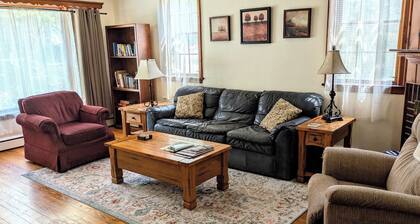 Charming 2BR Private Home in Downtown Bellefonte • Near Penn State & I-80