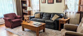 Charming 2BR Private Home in Downtown Bellefonte • Near Penn State & I-80