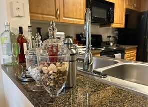 雪櫃、微波爐、焗爐、爐具