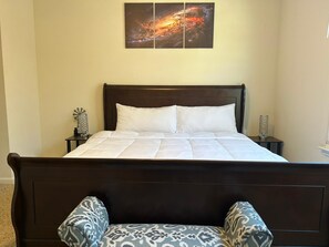 1 soverom, skrivebord, strykejern/-brett og wi-fi (inkludert)