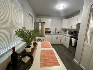 Private kitchen - Comfy Sailboat bend home (Fort Lauderdale)