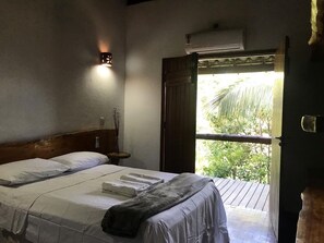 3 bedrooms, desk, WiFi, bed sheets