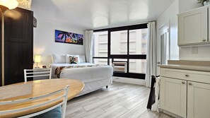 Desk, iron/ironing board, free WiFi, bed sheets - —⚚Waikiki Beach☥— 8th flr Queen Bed Studio w/Pool — WAIKIKI GRAND HOTEL® (Honolulu)