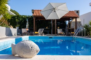 A swimming pool with lounge chairs and an umbrella. - Wonderful quiet beach location 5 km from Trogir, swimming pool, sea view (Okrug Gornji)