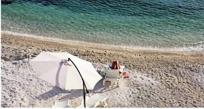 Wunderschöne ruhige Strandlage 5 km vom Trogir, Schwimmbad, Meerblick