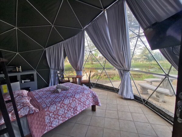 Cubrecamas, colchones Select Comfort, wifi gratis y ropa de cama 