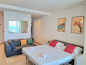 Iron/ironing board, bed sheets