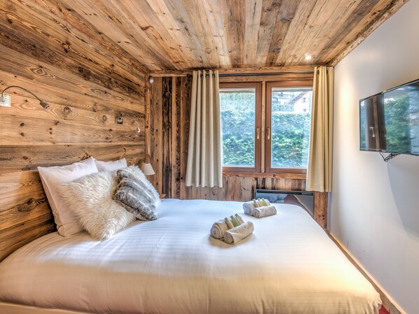 4 bedrooms, bed sheets