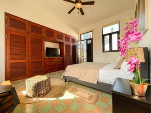 3 chambres, bureau, fer et planche à repasser, accès au Wi-Fi (inclus)