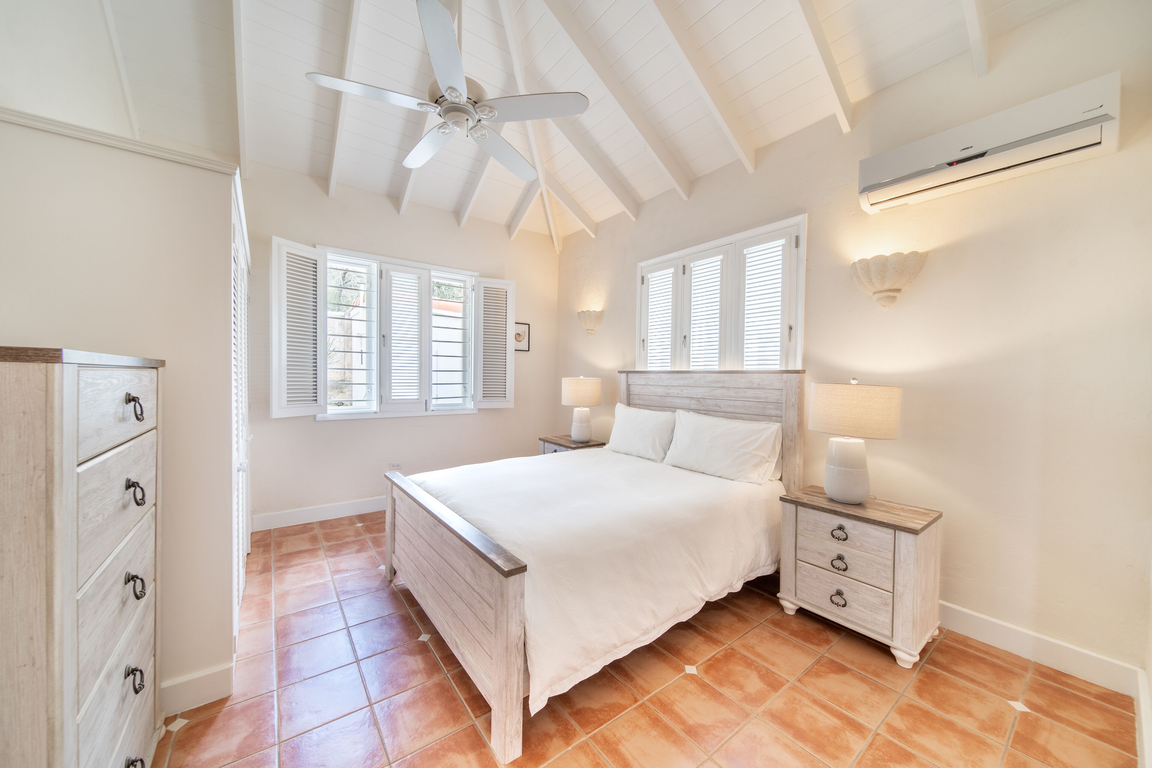 5 chambres, fer et planche à repasser, Wi-Fi gratuit, draps fournis