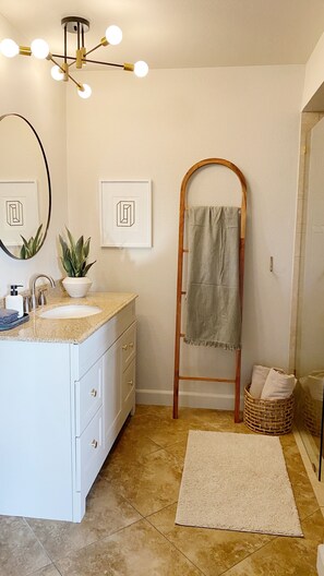 Shower, hair dryer, towels, soap - Updated with Private Patio! 3 mins to Downtown Palm Springs (Palm Springs)