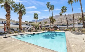 Outdoor pool, a heated pool - Updated with Private Patio! 3 mins to Downtown Palm Springs (Palm Springs)