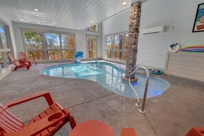 Alberca techada y alberca climatizada