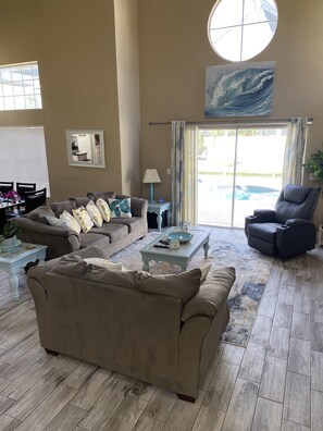 Smart-TV, peis, fotballspill og bordtennis