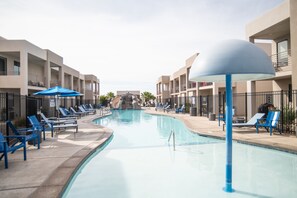 Outdoor pool, a heated pool - Great mountain biking just minutes away! Heated pool with two giant jacuzzis. (Saint George)