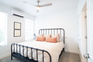 4 bedrooms, WiFi, wheelchair access - Great mountain biking just minutes away! Heated pool with two giant jacuzzis. (Saint George)