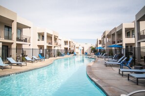 Piscina all'aperto, una piscina riscaldata