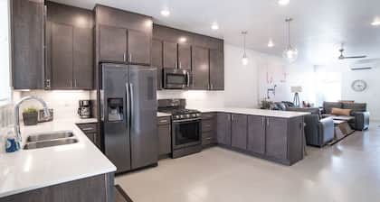 Great mountain biking just minutes away! Heated pool with two giant jacuzzis.