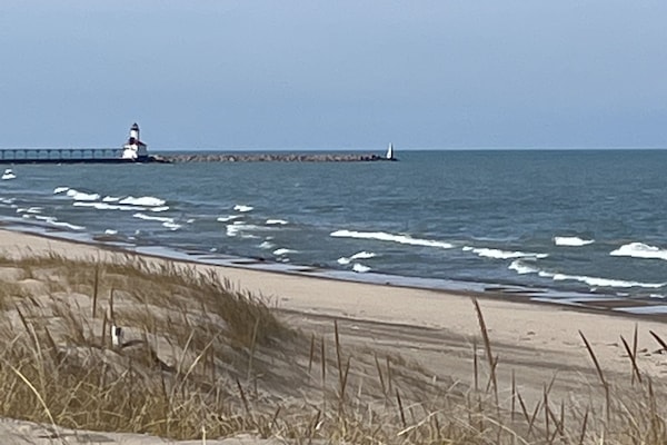 Beach nearby, sun loungers, beach towels