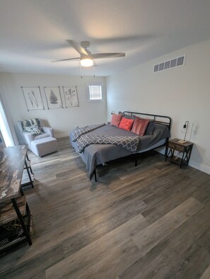 4 bedrooms, desk, iron/ironing board, travel crib