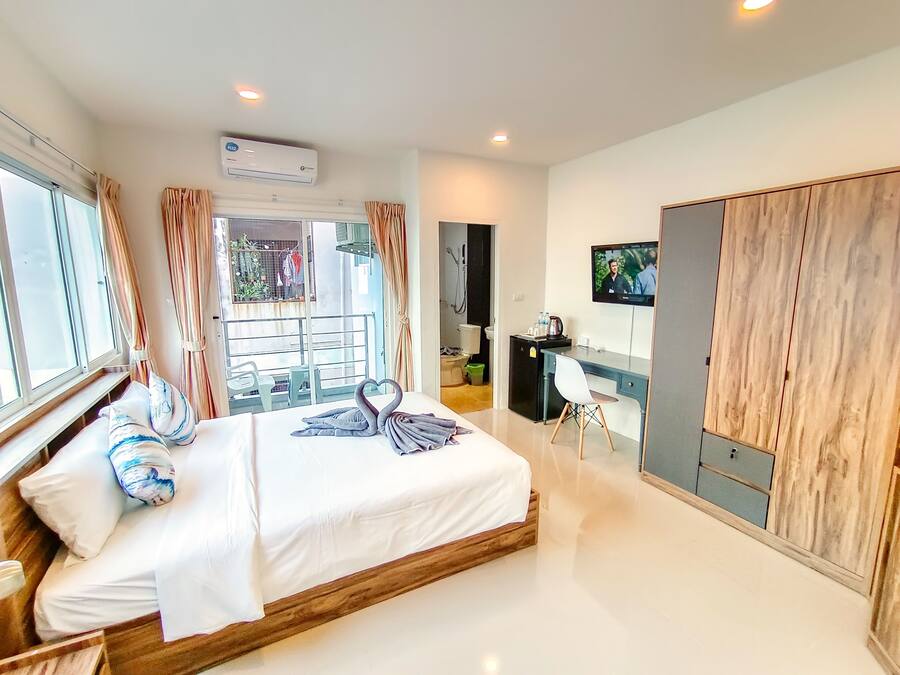 Double Room, Balcony | Desk, laptop workspace, free WiFi, bed sheets