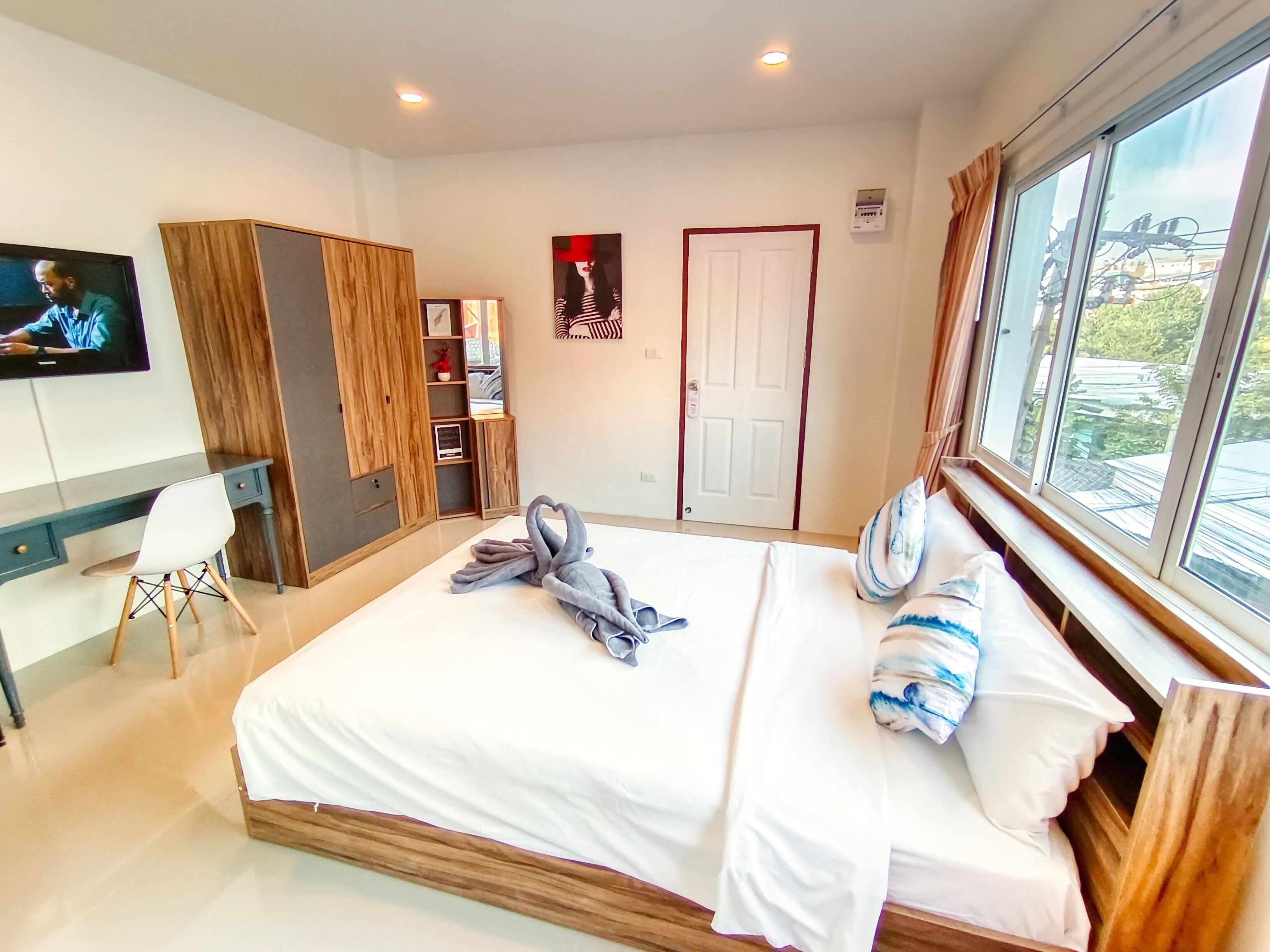 ห้องดับเบิล, ระเบียง | โต๊ะทำงาน, พื้นที่ทำงานแบบใช้แล็ปท็อป, Wi-Fi ฟรี, ผ้าปูที่นอน