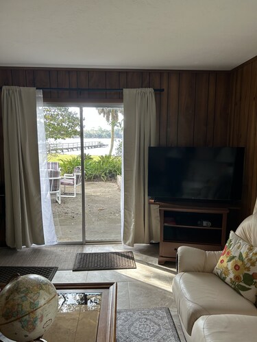 Furnished, lakefront 2/1 house in Ocala Nat'l Forest