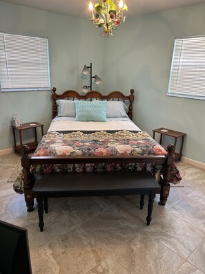 2 bedrooms, desk, iron/ironing board, free WiFi - Furnished, lakefront 2/1 house in Ocala Nat'l Forest (Silver Springs)