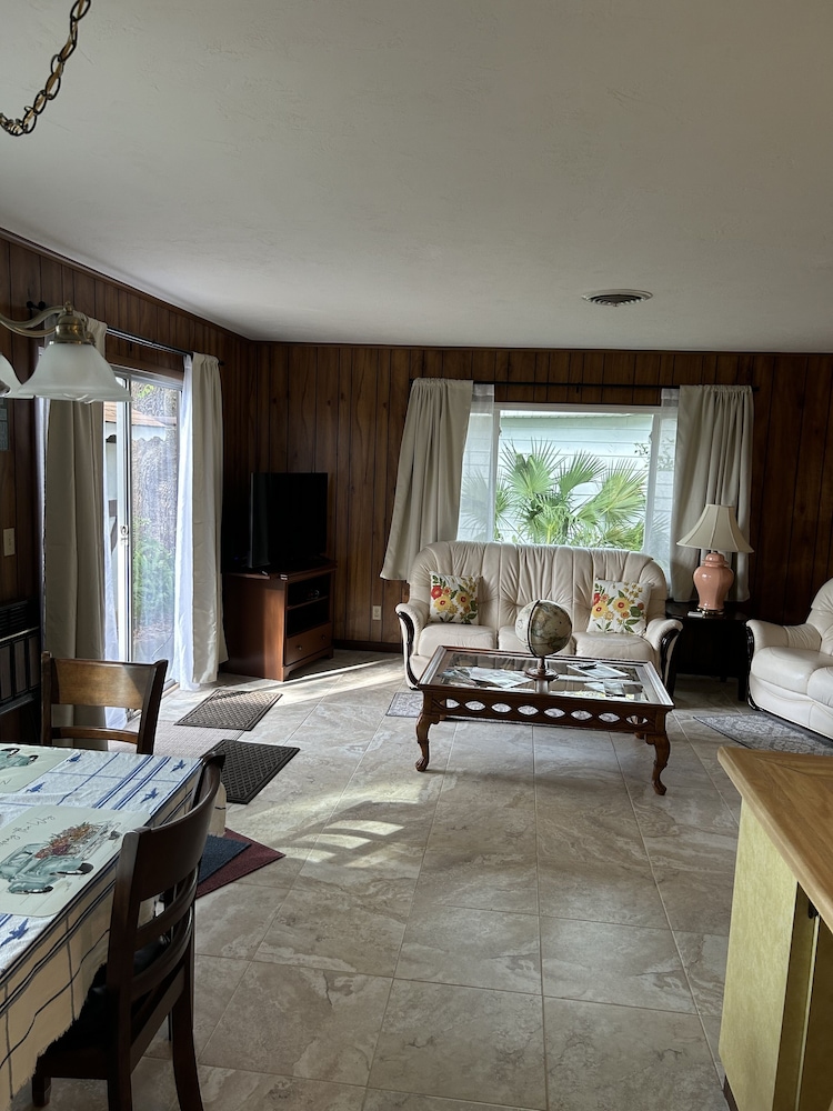 Furnished, lakefront 2/1 house in Ocala Nat'l Forest Silver Springs