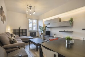 TV - Brizio's Flat - Sweet Dreams in Florence (Firenze)