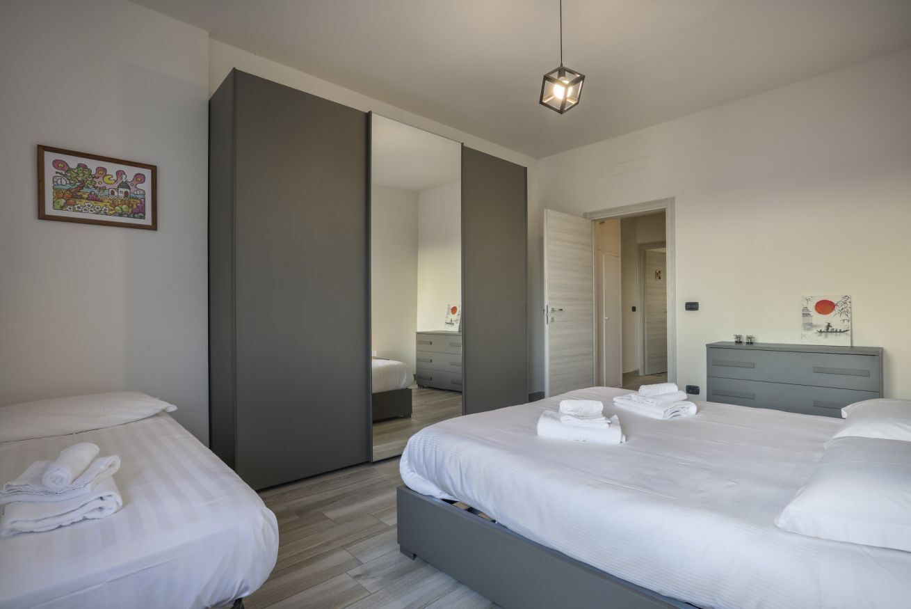 1 bedroom, desk, iron/ironing board, WiFi