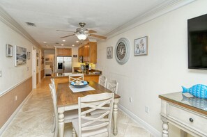 Dining - Direct beach access and stunning sunsets! (Bradenton Beach)