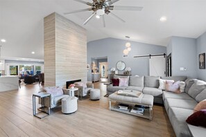 Smart TV, fireplace, books, stereo