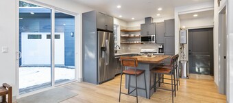 Contemporary and Cozy Cabin