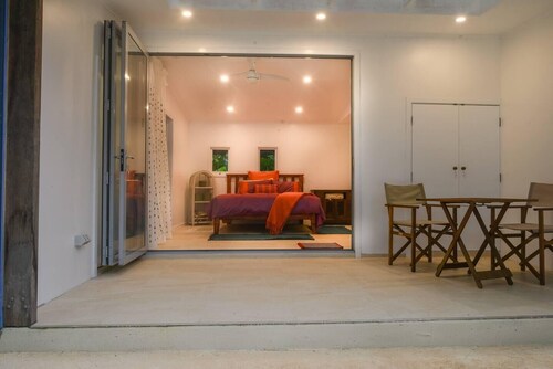 Renovated 2-Bed Cottage - Sleeps 4 - Free Parking