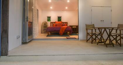 Renovated 2-Bed Cottage - Sleeps 4 - Free Parking