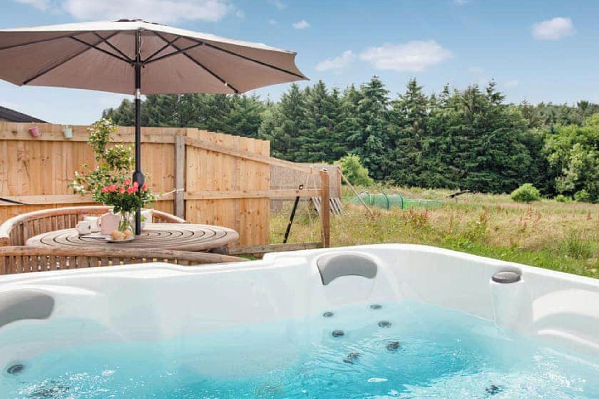 Outdoor spa tub
