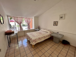 3 bedrooms, WiFi, bed sheets - 1 block from Colosio Av The best zone in Aguascalientes (Aguascalientes)