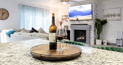 Nirvana Homes: Spacious Getaway w/Sparkling Pool & 2 King Suites