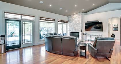 Coulee Estate | Hot Tub âą Pool Table âą Sleeps 10