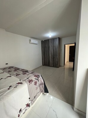 Interior - Sweet Home in Gated Private Neighborhood, (Sin)
