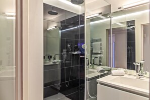 Douche, serviettes fournies