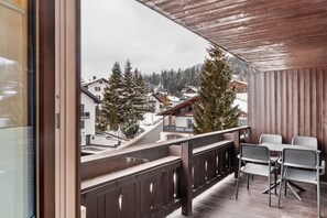 Outdoor dining - Apartment "Haus Excelsior Top 38" with Mountain View, Balcony & Wi-Fi (Seefeld in Tirol)