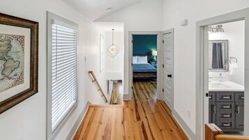 5 bedrooms, iron/ironing board, free WiFi, bed sheets